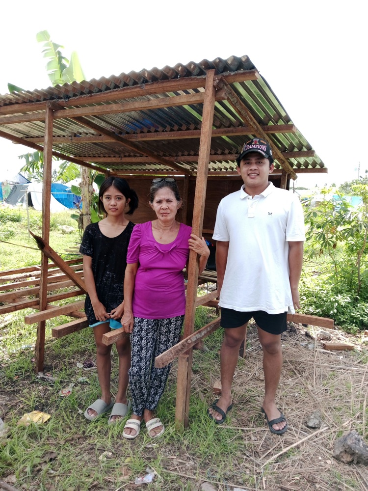 Idelbert with his mother and younger sister in Cebu, the Philippines